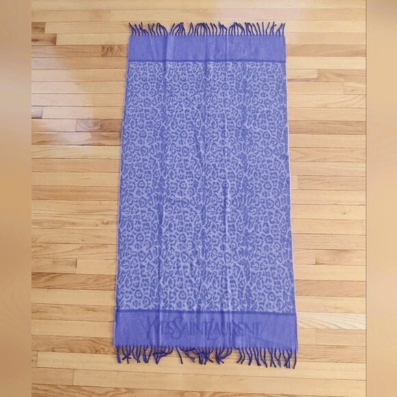 Yves Saint Laurent Light Purple Wool Leopard Print Scarf - Picture 4 of 4